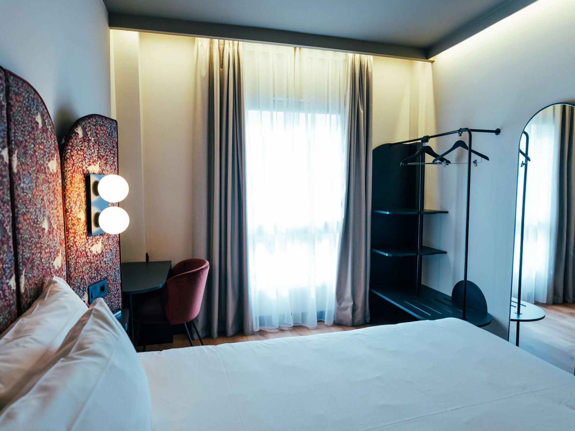 ไอบิส มาดริด เซนโตร Hotel ภายนอก รูปภาพ